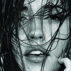 CHEVEUX : la TENDANCE est au SHAMPOING à L'ENVERS !