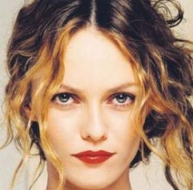 VANESSA PARADIS se LANCE dans le X ?!?!?