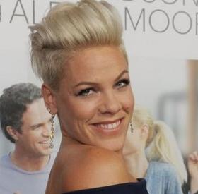PINK : la PHOTO TROP MIGNONNE de son BÉBÉ !