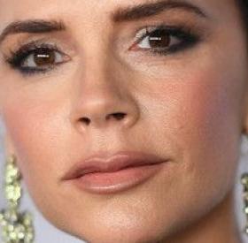 VICTORIA BECKHAM déguisée en CAROTTE GÉANTE ?!?!?!