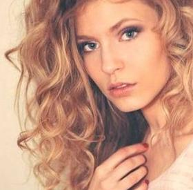 CHEVEUX : les COUPES qui METTENT vos BOUCLES en VALEUR 