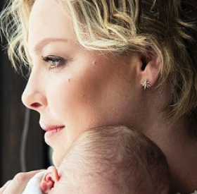 KATHERINE HEIGL : PREMIÈRE PHOTO avec son BÉBÉ !