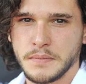 KIT HARINGTON : sa FIANCÉE dévoile sa SUBLIME bague