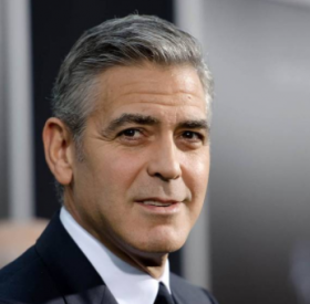 GEORGE CLOONEY se transforme en PÈRE NOËL !