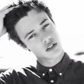 ALERTE : LE SEXY CAMERON DALLAS se met TORSE POIL POUR CALVIN KLEIN