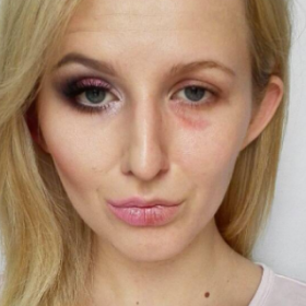 Une ÉTUDIANTE dénonce le POUVOIR du MAQUILLAGE à travers des PHOTOS FRAPPANTES !