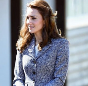 KATE MIDDLETON : le BABY BUMP est APPARU en robe FLEURIE