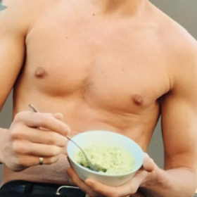 ISAAC, le CHEF cuistot qui se FOUT à POIL !