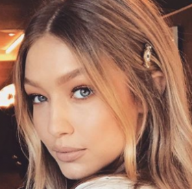 GIGI HADID ressemble à une GUIMAUVE géante