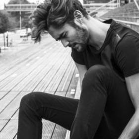 La PERFORMANCE au LIT d'un HOMME peut SE REPÉRER dans sa FAÇON de MARCHER !