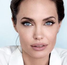 ANGELINA JOLIE : son POIDS en CHUTE LIBRE INQUIÈTE !