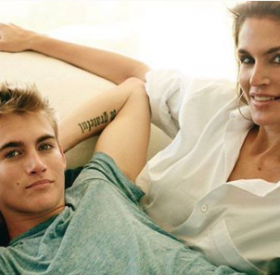 Le FILS de CINDY CRAWFORD en COUPLE avec ce TOP !