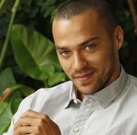 JESSE WILLIAMS POUPONNE et il est TROOOOOOOP SEXY