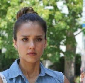 JESSICA ALBA RÉVÈLE ses DIFFICULTÉS de MAMAN (et ça fait du BIEN !)