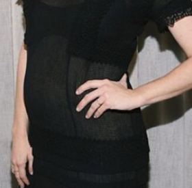 Cette STAR est ENCEINTE de son PREMIER ENFANT !