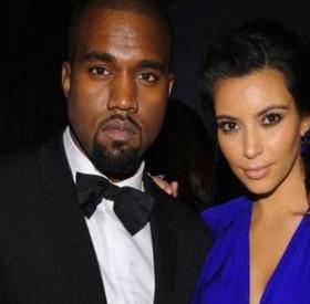 WEST-KARDASHIAN : la PHOTO de NOËL qu'on n'attendait PAS #FamilleAddams