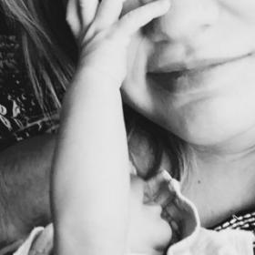 MUMMY MUMBLES, le compte FACEBOOK qui ABORDE la MATERNITÉ sans TABOU (et avec BEAUCOUP d’HUMOUR)