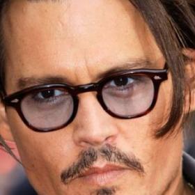 ALERTE !!! JOHNNY DEPP est ENFIN CÉLIBATAIRE ! (que la bataille commence)