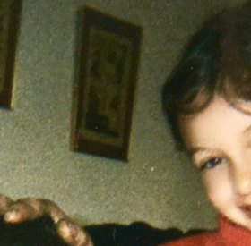 DEVINEZ qui est cette CÉLÉBRITÉ sur cette photo d'elle ENFANT ?