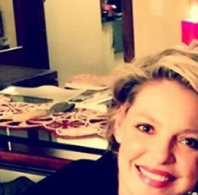 KATHERINE HEIGL poste une ADORABLE photo avec toute sa TRIBU d'ENFANTS !
