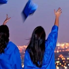 Le LANCER de TOQUES à la remise des DIPLÔMES est DANGEREUX