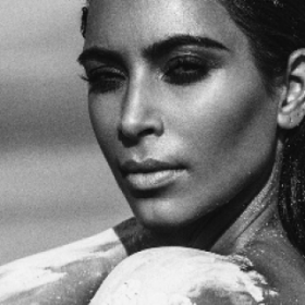 La MÉTAMORPHOSE de KIM KARDASHIAN AFFOLE la toile