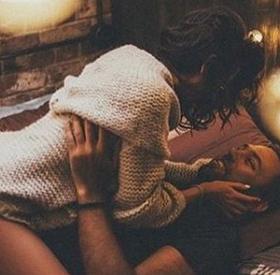 SEXY-SEXO : le MEILLEUR ENCAS à MANGER après est la PIZZA !