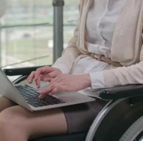 FEMMES HANDICAPÉES : la DISCRIMINATION HONTEUSE…