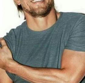 Le NOUVEAU BEAU GOSSE qui va vous donner CHAUD !