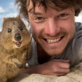 Cet homme réalise des SELFIES INCROYABLES avec des ANIMAUX