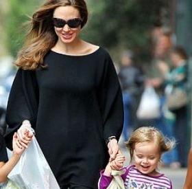 ANGELINA JOLIE : la MÈRE de ZAHARA lui LANCE un APPEL !