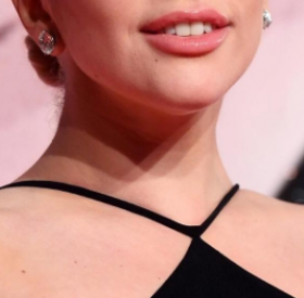 Cette CHANTEUSE STAR vient de se FIANCER !