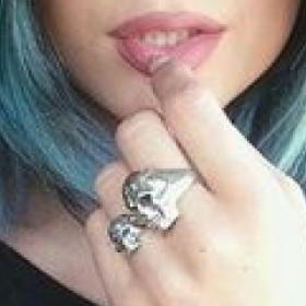 KYLIE JENNER montre ses FESSES sur Instagram (la coquinette...)