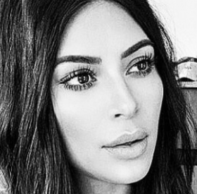 KIM KARDASHIAN a changé de TÊTE !