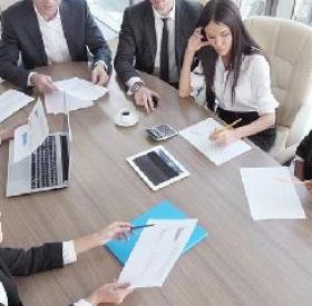 ENQUETE FOLLE : les SALARIES (chuuut) DETESTENT leur… Patron mais aiment leur travail