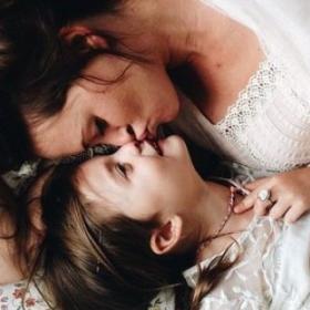 Les FILLES HARCELÉES par leur MAMAN RÉUSSISSENT le PLUS !