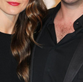 Ce COUPLE star de SÉRIE de sortie avec BÉBÉ !