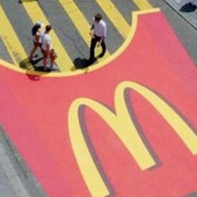 Des BURGERS ROUGES et VERTS chez McDONALD'S !
