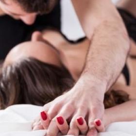 SEXO : faire l'AMOUR RÉGULIÈREMENT aide à PERDRE du POIDS
