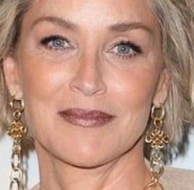 SHARON STONE affiche son CORPS de 59 ans #SansComplexe