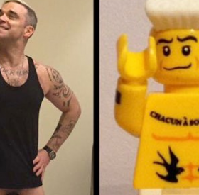 ROBBIE WILLIAM apparaît tout SEXE caché dans sa chaussette…