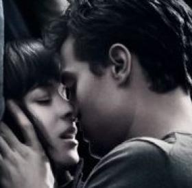 CARA DELEVINGNE serait en COUPLE avec la STAR de FIFTY SHADES !