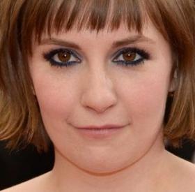 LENA DUNHAM fête NOËL à poil !