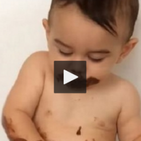 Un BEBE se RETROUVE seul avec du NUTELLA...