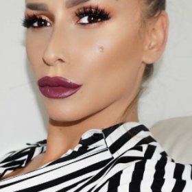 Elle fait un CONTOURING à sa GRAND-MERE de 80 ans : le résultat est BLUFFANT