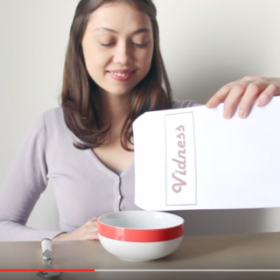 HILARANT: une YOUTUBEUSE se MOQUE du SEXISME des PUBLICITÉS