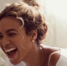 BEYONCE : sa STATUE de CIRE ressemble à... KATE HUDSON !
