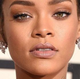 RIHANNA APERÇUE en compagnie de CETTE STAR insolite !