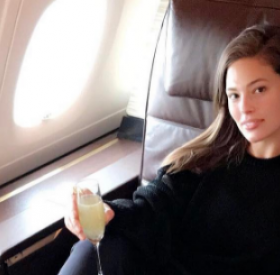 ASHLEY GRAHAM expose sa FESSE CELLULITÉE sur INSTAGRAM et ça DÉCOMPLEXE !
