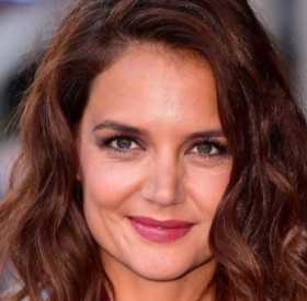 KATIE HOLMES : ultra SOURIANTE à l'anniversaire de son BOYFRIEND